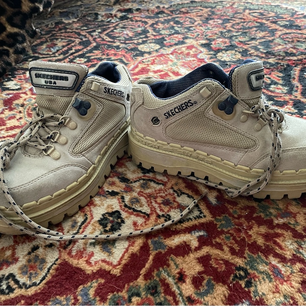 RARE Sketchers platform jammer hiking shoes. Size 7.5 wonens